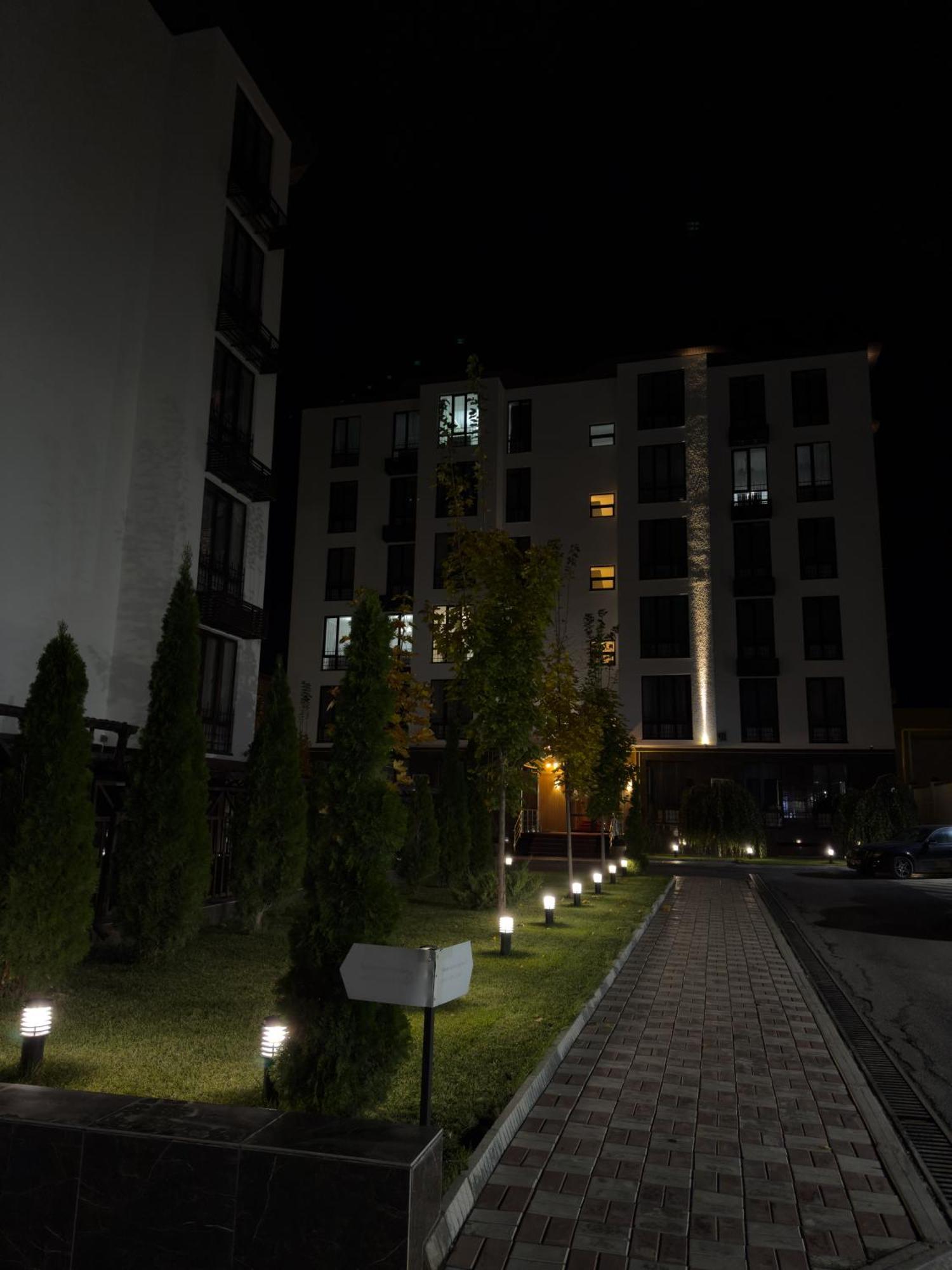 Casablanca Apart Hotel Bisjkek Eksteriør bilde