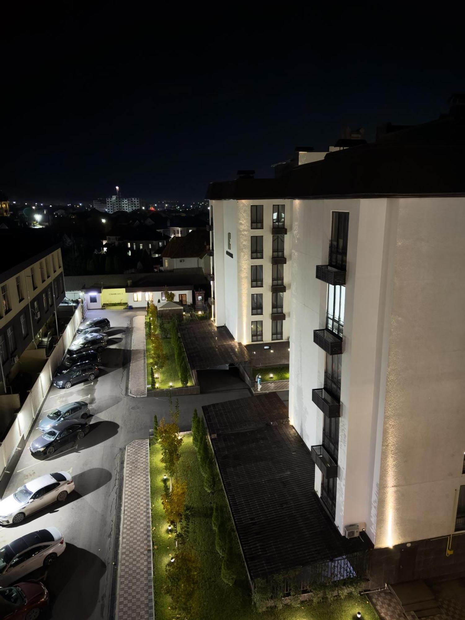 Casablanca Apart Hotel Bisjkek Eksteriør bilde